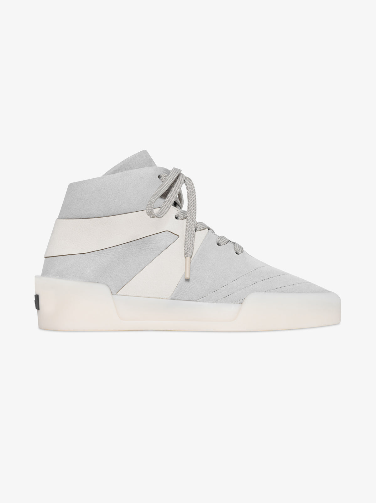 BASKETBALLSNEAKER-1